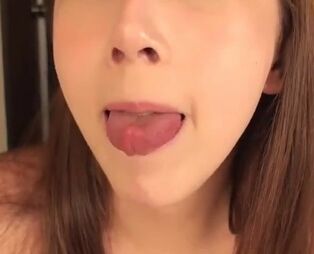 Menage lengthy tongue